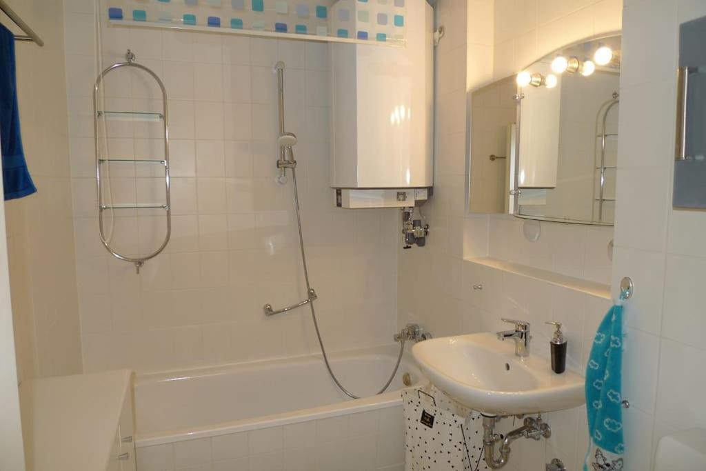 Aquamarin - Charmantes Appartement Mit Balkon Rostock Ngoại thất bức ảnh
